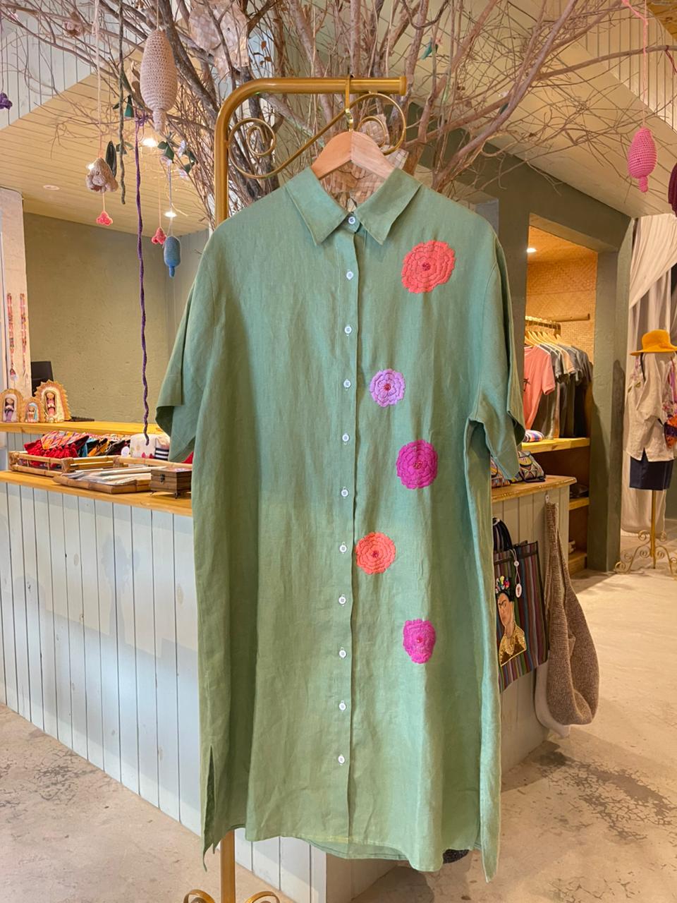 Chemise verde com bordado de Nossa Senhora de Guadalupe - tamanho G - Esgotado - Faça sua encomenda