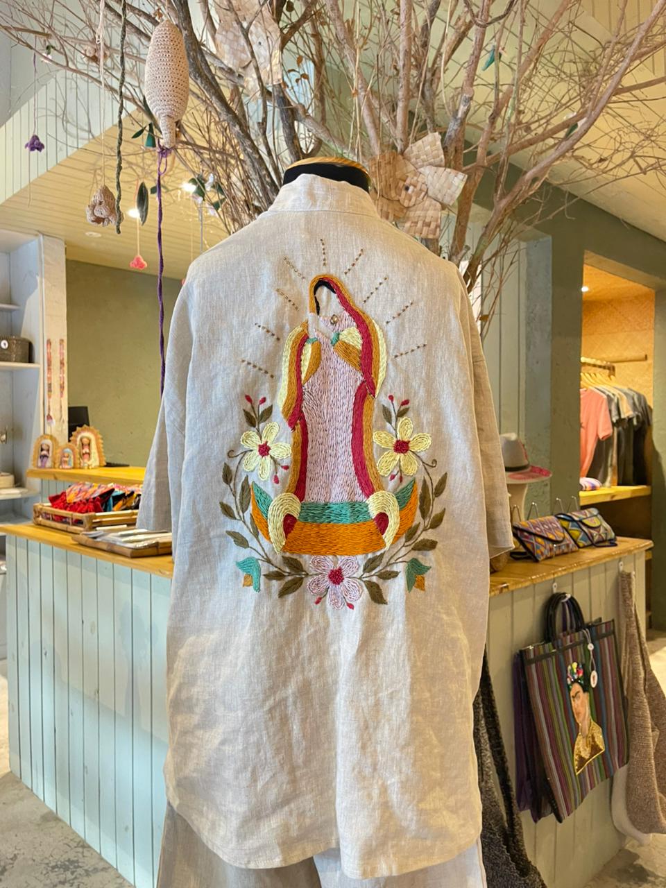 Quimono bordado com Nossa Senhora de Guadalupe - tons de amarelo - tamanho P