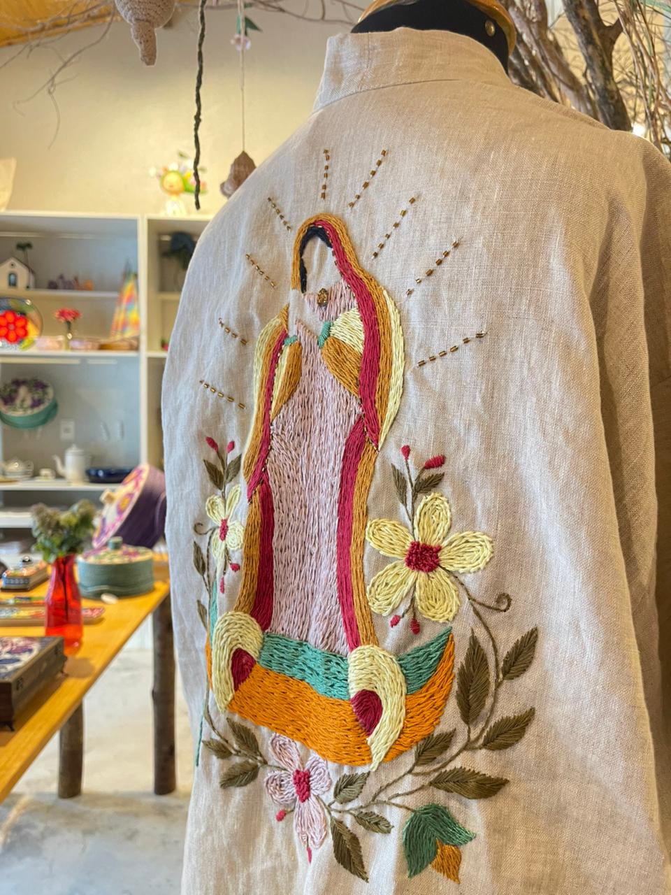 Quimono bordado com Nossa Senhora de Guadalupe - tons de amarelo - tamanho P