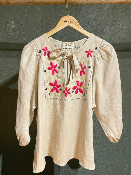 Camisa manga bufante bege G - bordada com flor rosa