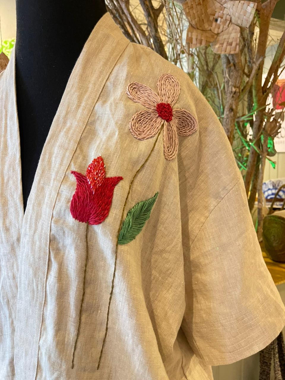 Quimono bordado com Nossa Senhora de Guadalupe - tons de amarelo - tamanho P